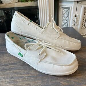 Sanuk white canvas boat shoes Womens 8 new in box Sailaway
Smoke free home